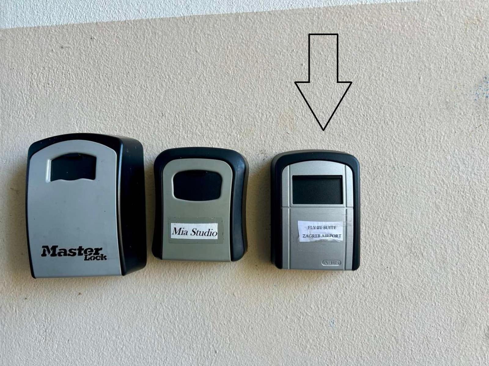Fly By Suite - Zagreb Airport - 0-24H Self Check In&Out - Parking On Site Nagygorica Kültér fotó